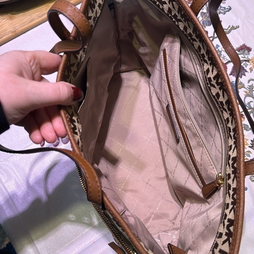 MICHAEL KORS Canvas Tote with Multiple Pockets and Gold Hardware EUC - Picture 9 of 13